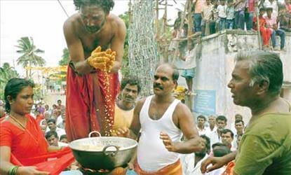 ஒத்த வடை... ஒத்த வடை ரூ.11 ஆயிரம் ஏலம்... ஏலம்...